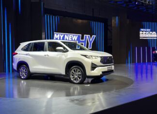 Toyota Innova Hycross देगी 21 KMPL का माइलेज, कीमत 20 लाख! Toyota innova hycross