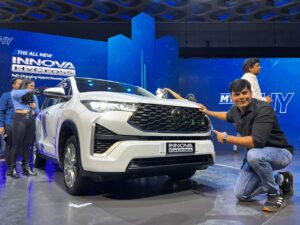 Toyota Innova Hycross