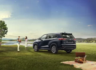 TOYOTA INNOVA HYCROSS