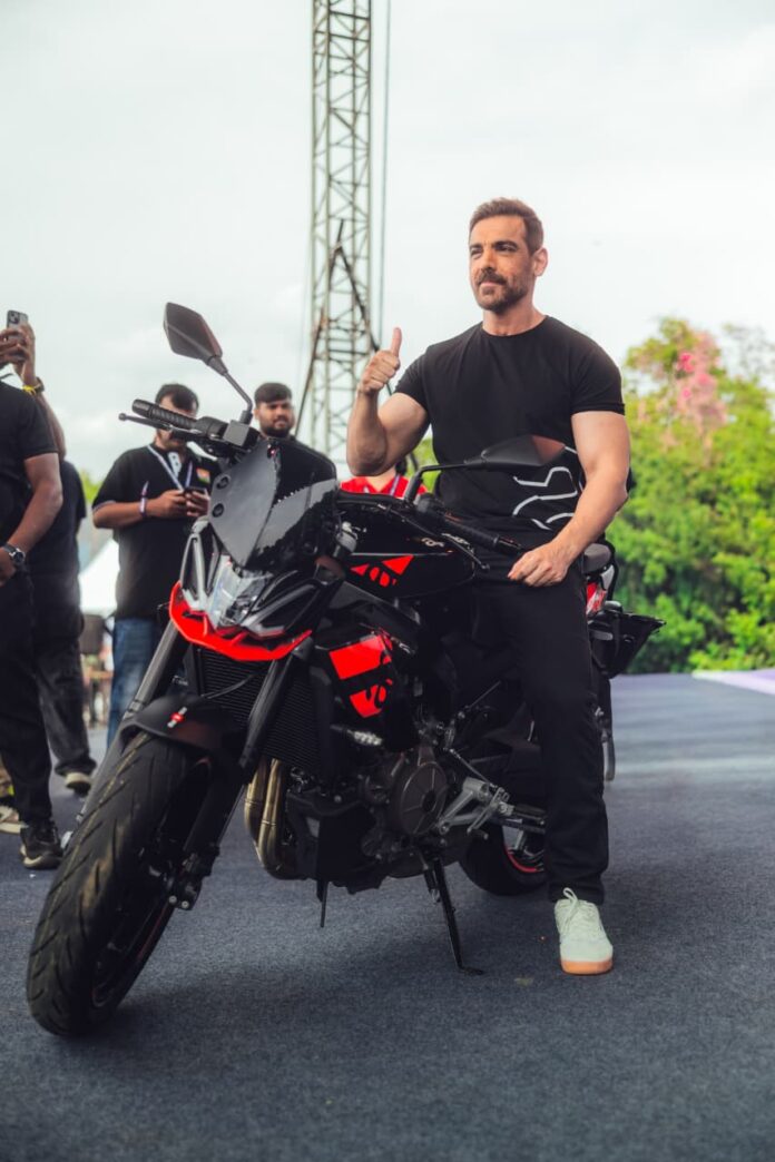 John Abraham launches 2026 Special Edition Tuono 457 - Mamba Black Puma Grey -01
