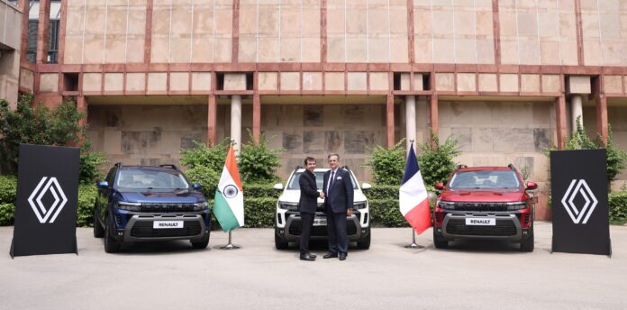 Mr. Stephane Deblaise - CEO, RGI and H.E. Mr. Thierry Mathou with Duster Adventure Edition (2)