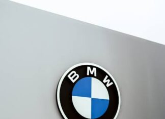 BMW 7 Series Pre-Bookings Open in India: Luxury Sedan Gets ICE and Electric Choices