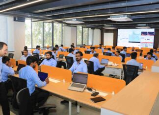 EICHER’S AI-POWERED UPTIME NXT IS HERE: India’s First Uptime Control Tower Could Save Truck Fleets LAKHS Every Year!