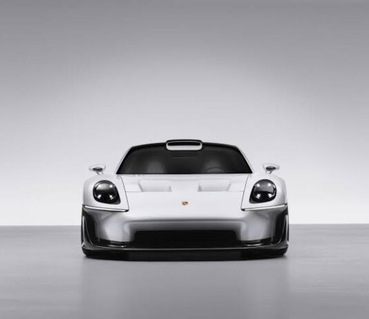 PORSCHE MISSION S CONCEPT: 911-TOPPING MID-ENGINE SUPERCAR WITH V8, HYBRID POWER AND NO TOUCHSCREENS!